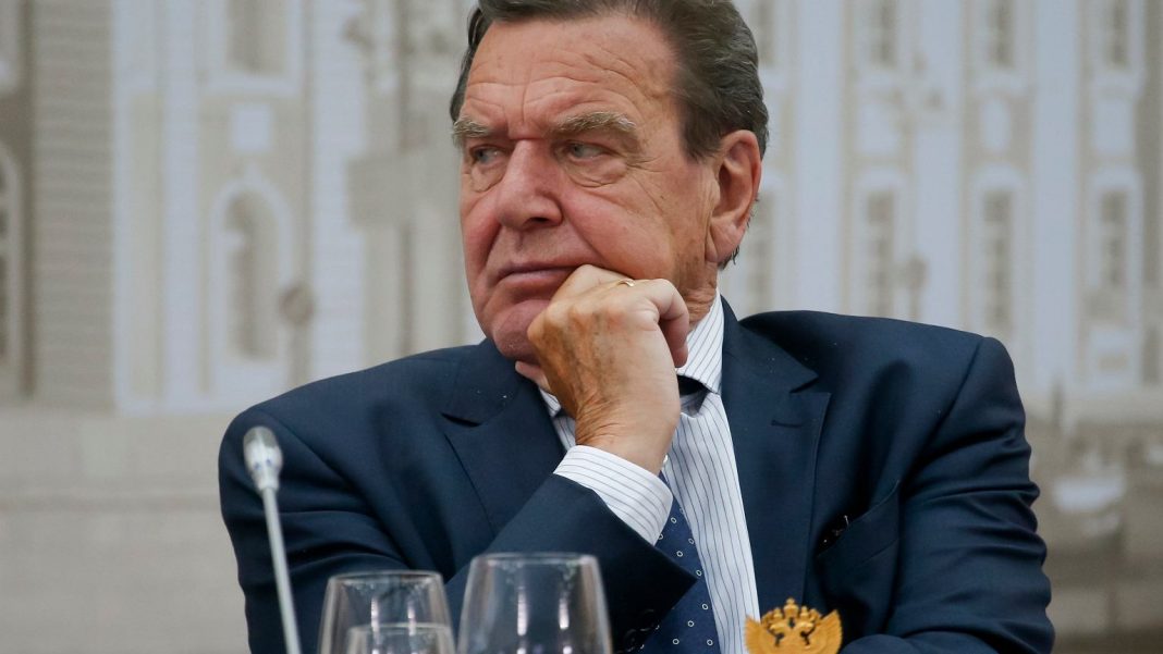  Герхарда Шредера ограбили.  Из кабинета бывшего канцлера Германии исчезли три произведения искусства
