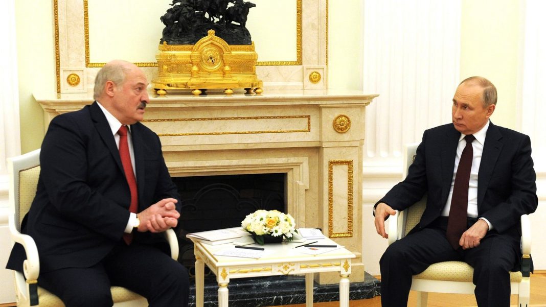  Лукашенко і Путін зустрінуться на польському кордоні.  Тому що в Україні «коїться щось серйозне»
