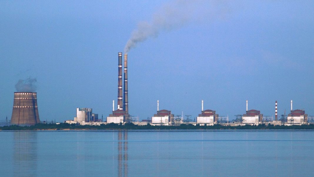  Україна.  Ракетники на території атомної електростанції.  Їх розгорнули росіяни
