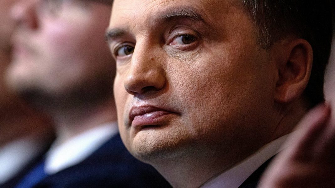  Збігнєв Зіобро в опозиції до Дуди захищає Віктора Орбана: побиття хлопчика.  Саме Німеччина блокує санкції
