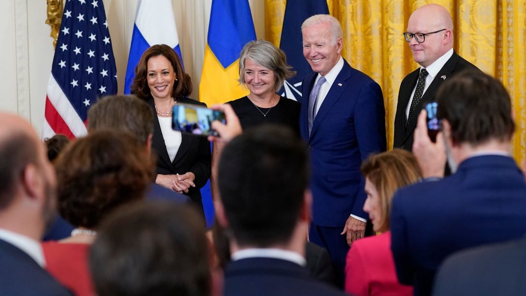  Джо Байден підписав протоколи про вступ Фінляндії та Швеції до НАТО.  «Проривне рішення»
