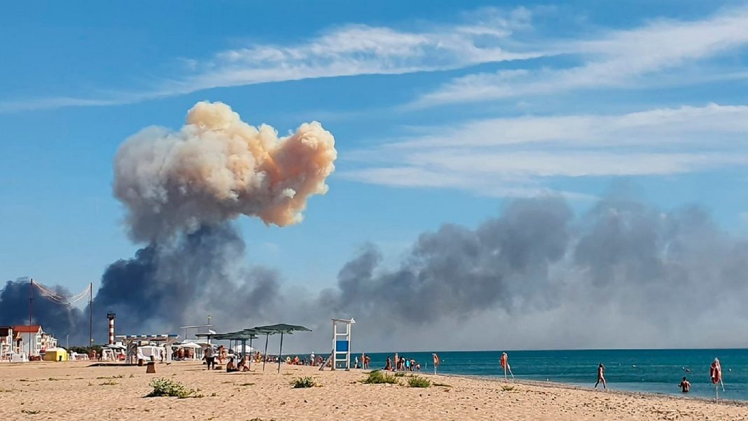  Крим.  Росіяни тікають з півострова.  Побито рекорд – мостом проїхало 38 297 автомобілів
