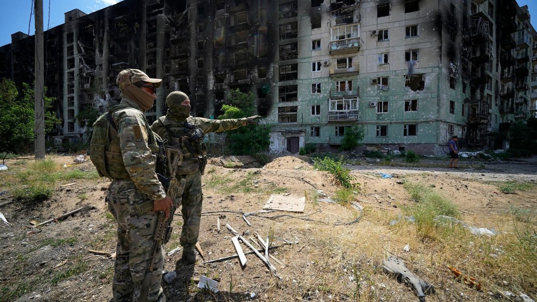  Мелітополь.  Росіянин хотів зґвалтувати неповнолітню.  Йому перерізали горло на вулиці Богатерів України
