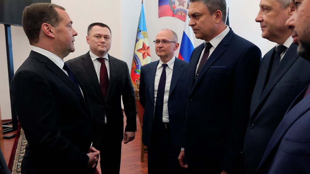  Война на Украине.  Дмитрий Медведев с визитом на Донбассе.  Россия хочет гармонизировать правила
