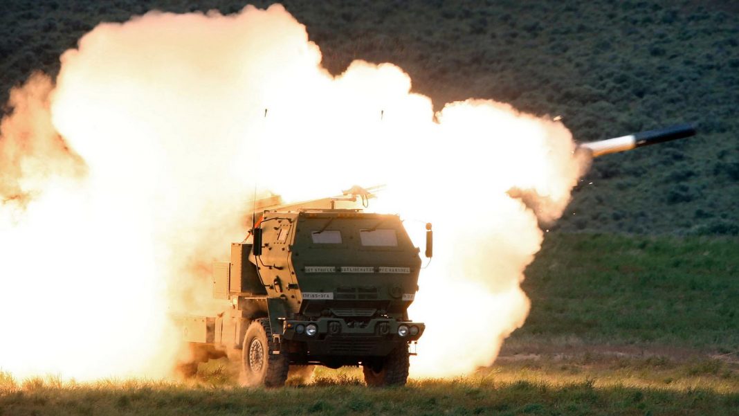  Война на Украине.  HIMARS уничтожил 40 российских вагонов с боеприпасами и боевой техникой
