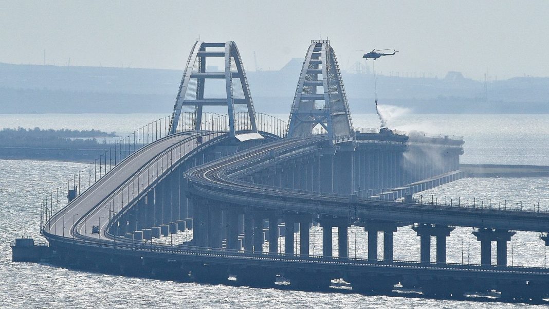  Вибух на Кримському мосту.  Глава окупаційної влади заявляє про відновлення руху.  Але не для всіх
