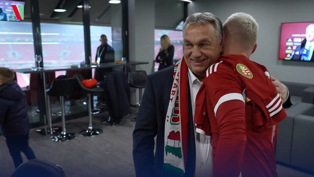 Орбан в шарфе с картой т.н.  Великая Венгрия.  Украина вызывает посла.  «Официальные извинения»
