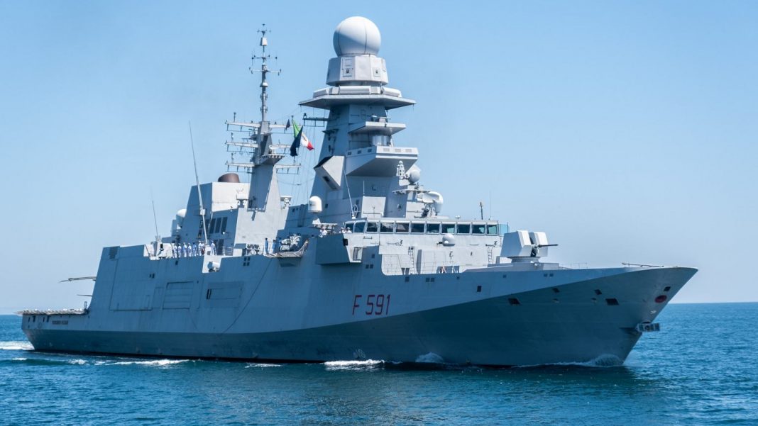  Российские истребители над кораблями НАТО в Балтийском море.  Они летели опасно низко
