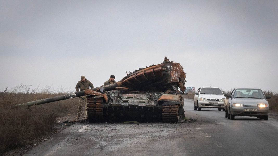  Війна в Україні.  Дивовижна «хоробрість» росіян.  На передовій прикидаються мертвими.  «У них тільки гвинтівки»
