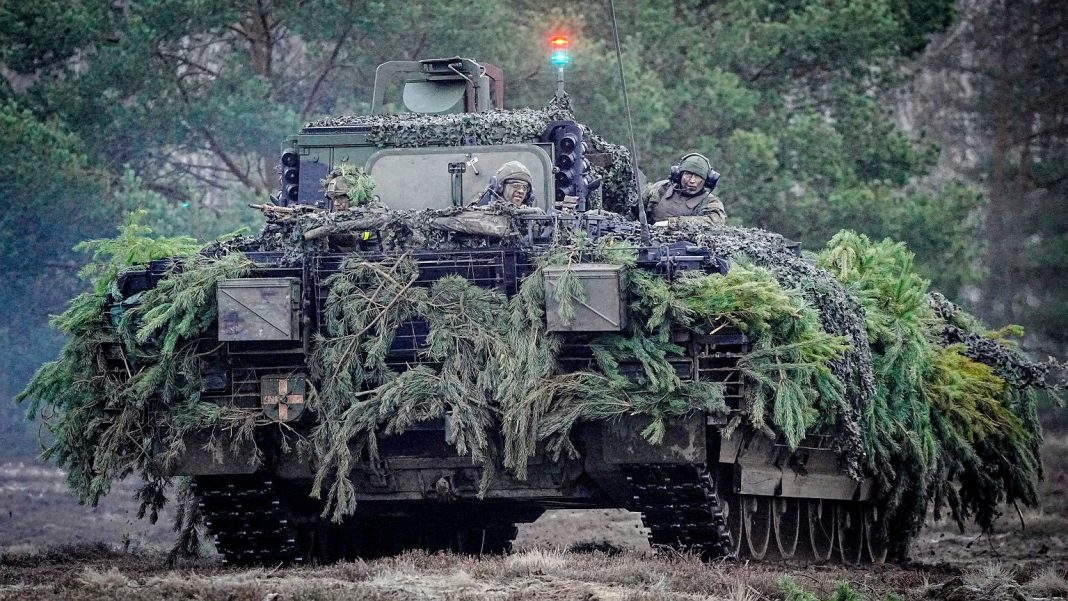  Німеччина.  Під час навчань на полігоні розбилися дві бойові машини Puma.  12 бійців поранені
