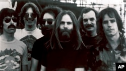 Група Grateful Dead (зліва направо): Мікі Харт, Філ Леш, Джері Гарсія, Брент Мідланд, Білл Кройцманн та Боб Вейр